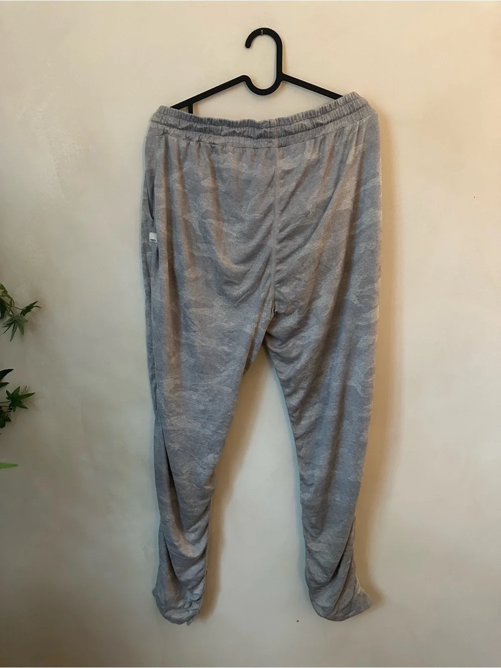 Vuori Performance Joggers Womens Large Light Pale Grey Camo